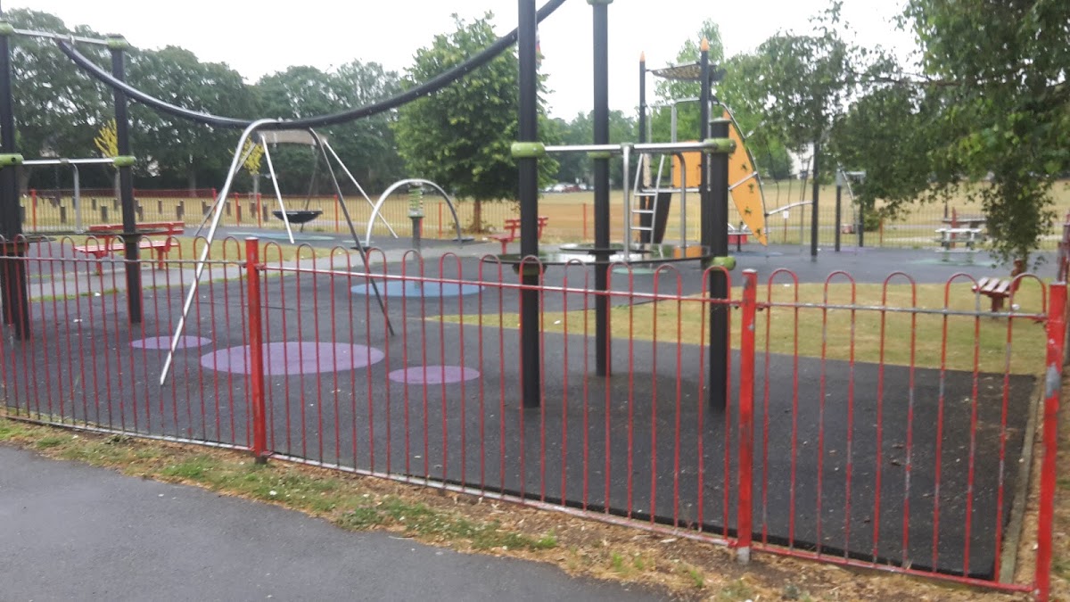 Desborough Park 11-a-side Football Pitches - Photo 2