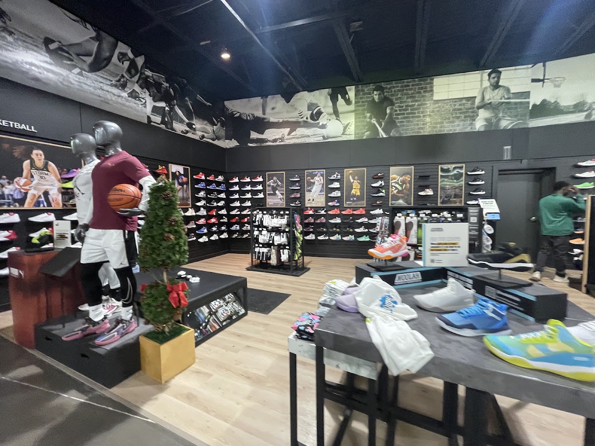 DICK'S House of Sport - Photo 2