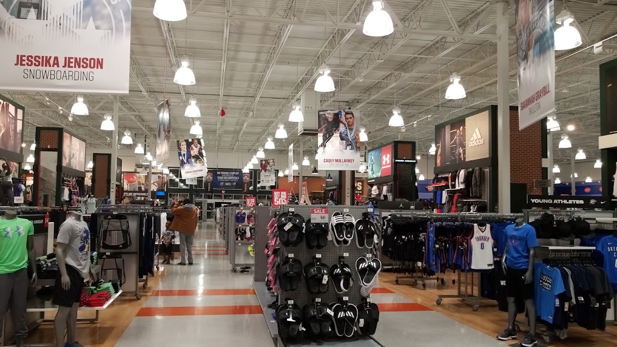 DICK'S House of Sport - Photo 2