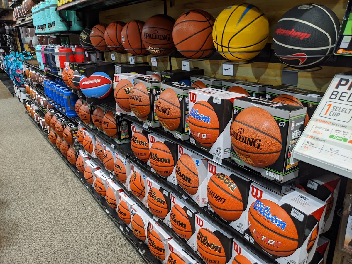 DICK'S Sporting Goods - Photo 3