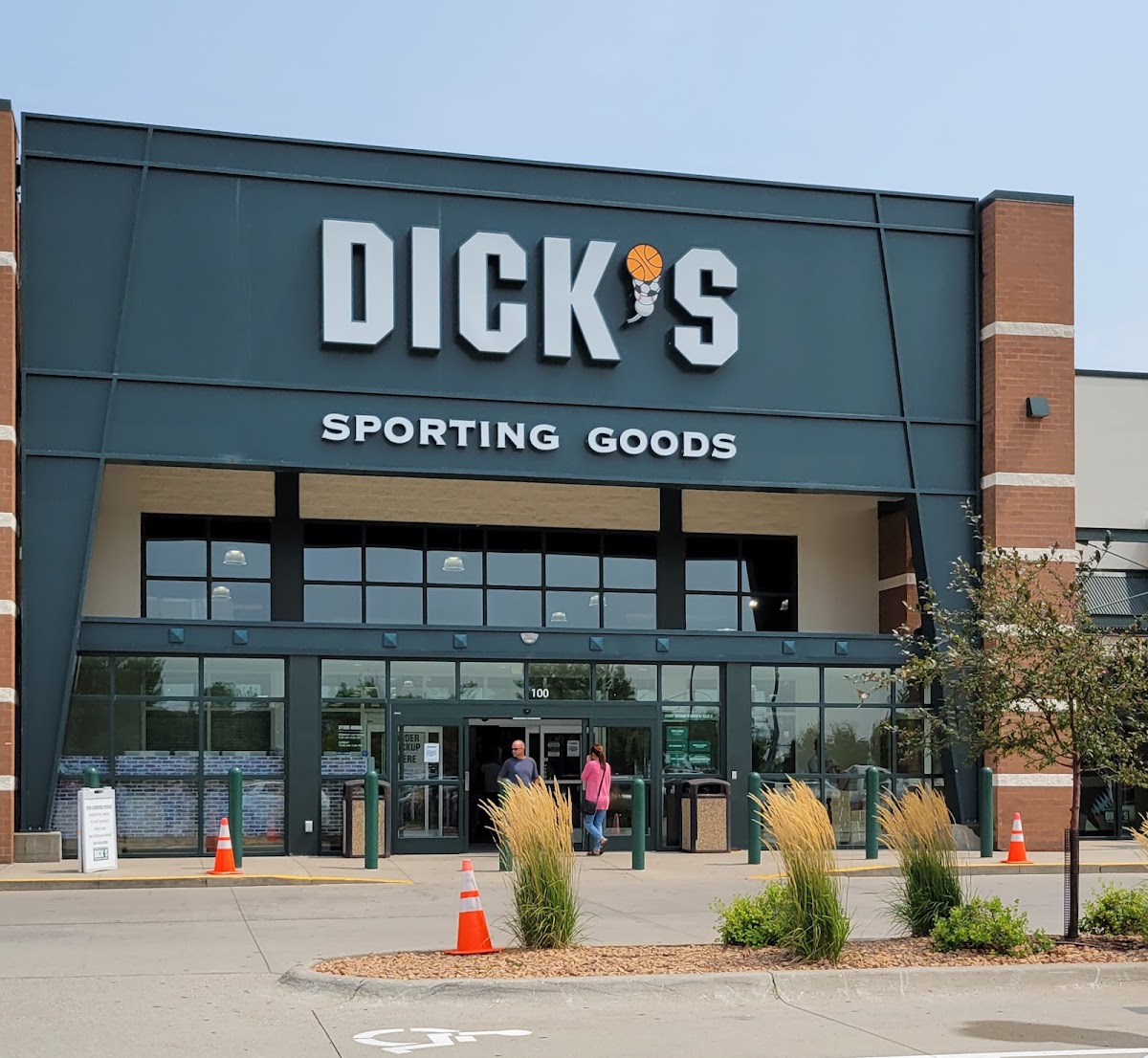 DICK'S Sporting Goods - Photo 1