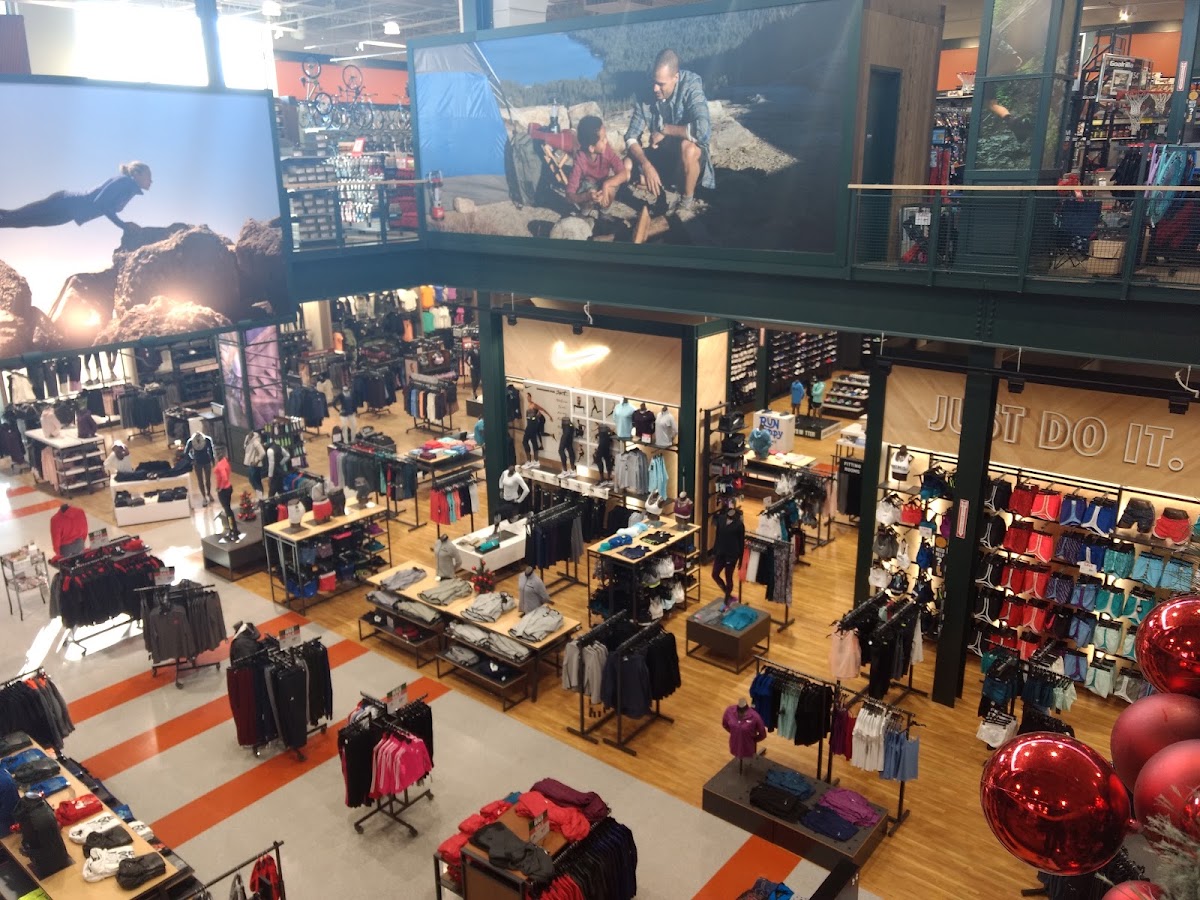 DICK'S Sporting Goods - Photo 3