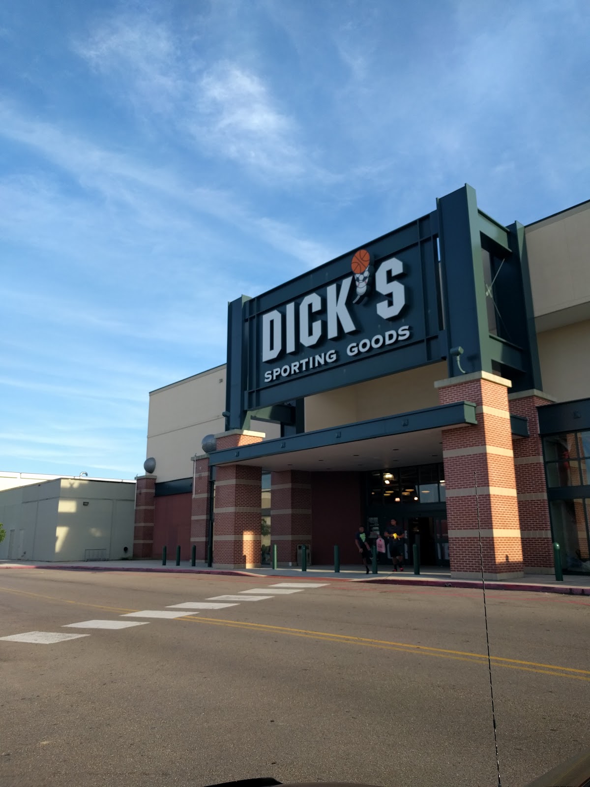 DICK'S Sporting Goods - Photo 1