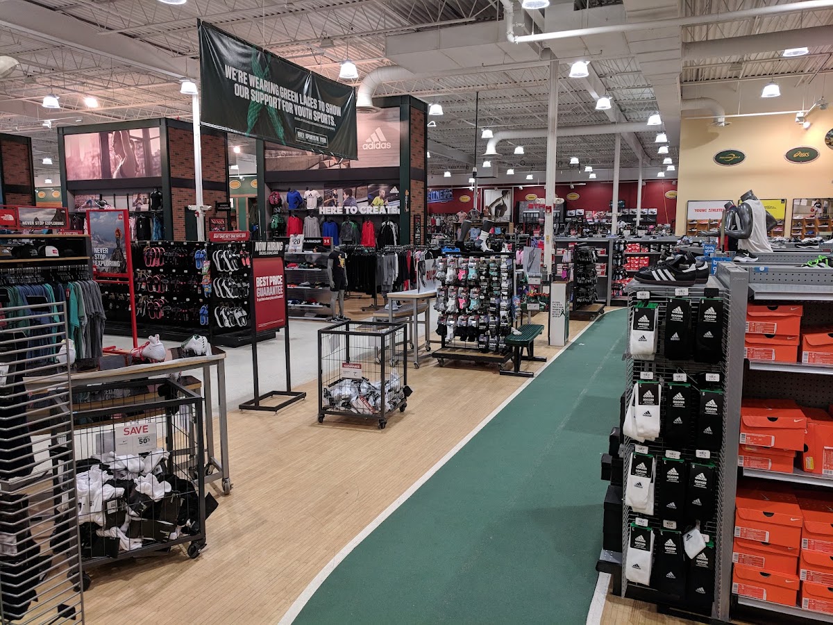 DICK'S Sporting Goods - Photo 3
