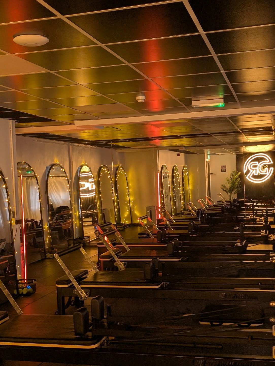 Diverse Reformer Pilates - Photo 3