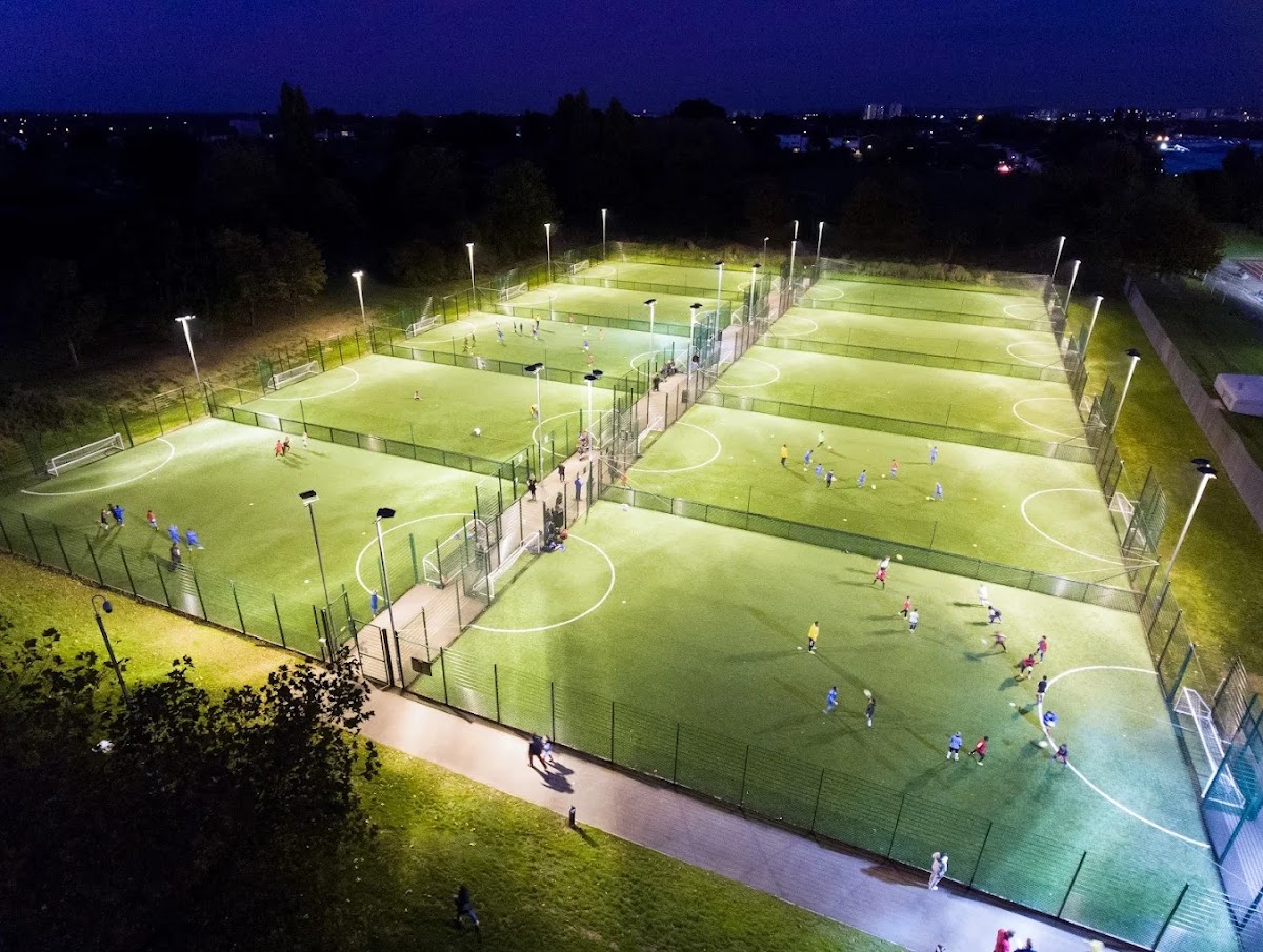 DUNSTABLE 5-a-side & 6-a-side Football Leagues LEISURE LEAGUES - Photo 2