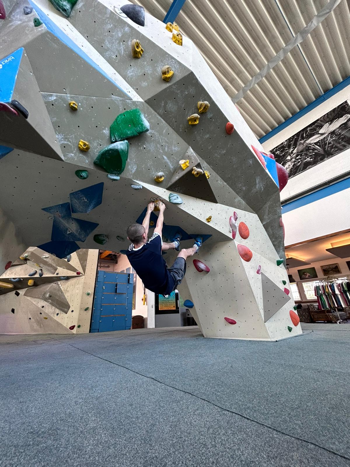 Dynochrom Boulderhalle Frankfurt - Photo 2