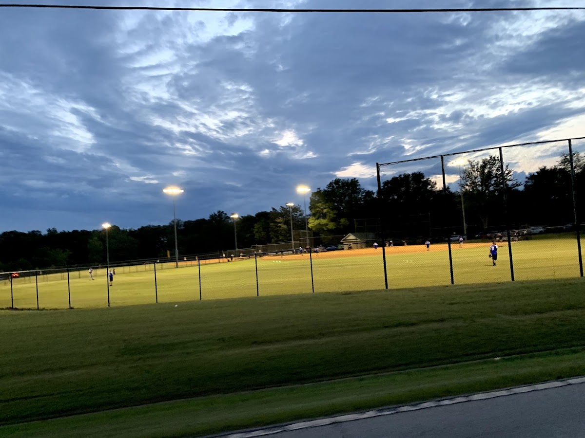 East Riverside Park - Photo 3