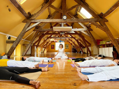 Eclosiion | Cours de Yoga de la Femme & Vinyasa à Pau | Accompagnement du féminin | Massage | Retraite yoga | Yoga entreprise
