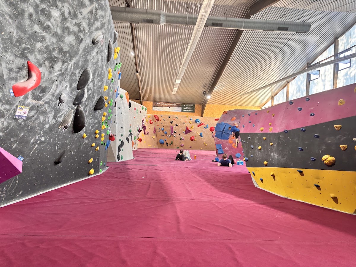 einstein Klettern in der Boulderhalle Duisburg | Kindergeburtstag - Schulsport - Ferienprogramme - Photo 2