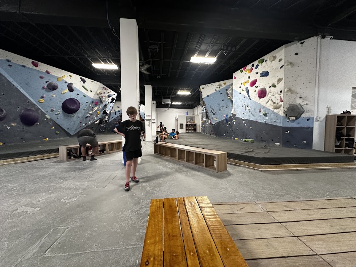 El Bloque Bouldering Gym - Photo 3