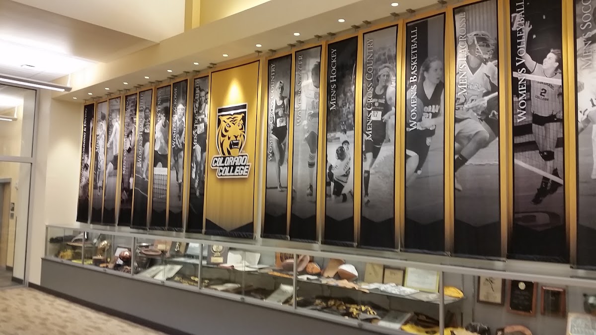 El Pomar Sports Center - Photo 2