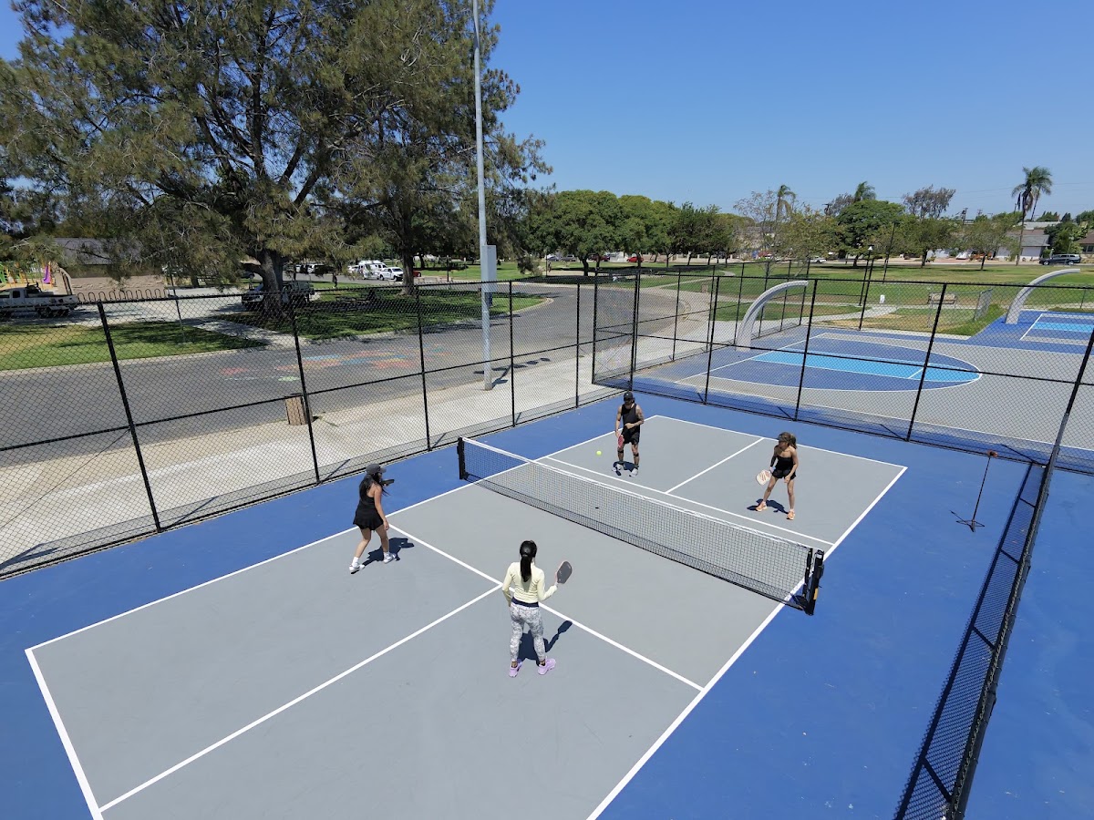 El Toyon Pickleball - Photo 2