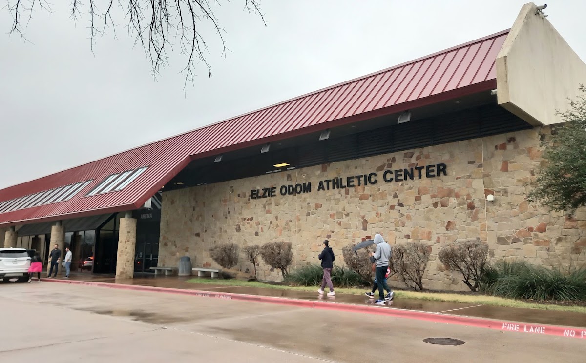 Elzie Odom Athletic Center - Photo 3