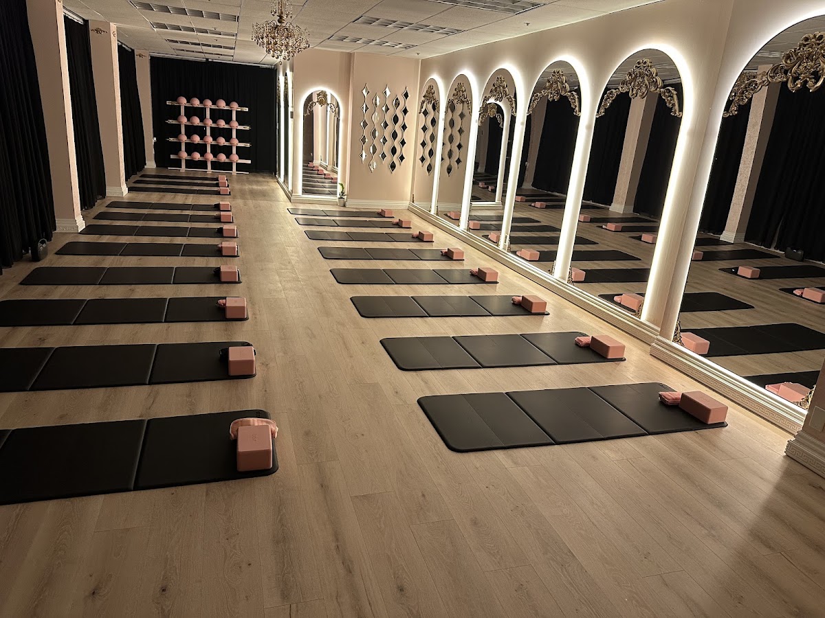 EMOSA PILATES - Photo 2