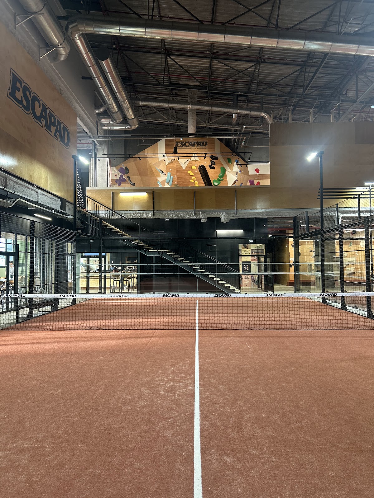 ESCAPAD – Centre d’escalade, restaurant et padel à Lille - Photo 2