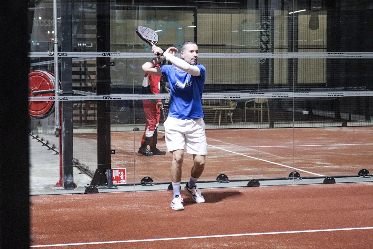 ESCAPAD – Centre d’escalade, restaurant et padel à Lille - Photo 3