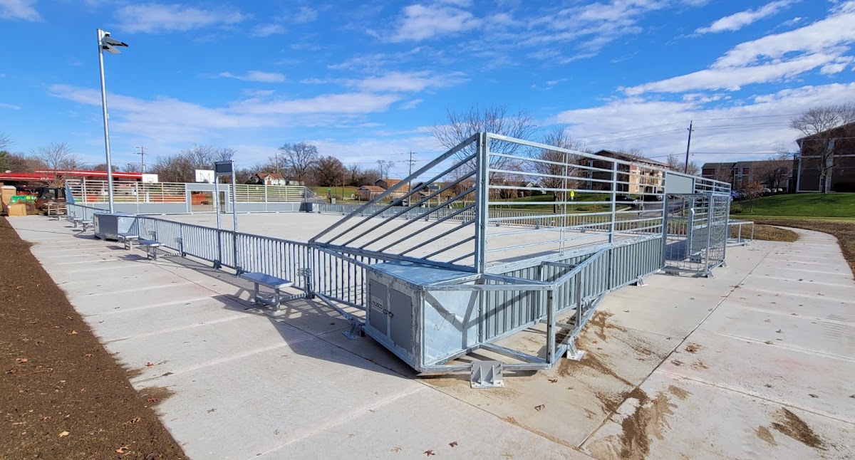 Evergreen Park - Exercise Equipment/Basketball Court - Photo 1