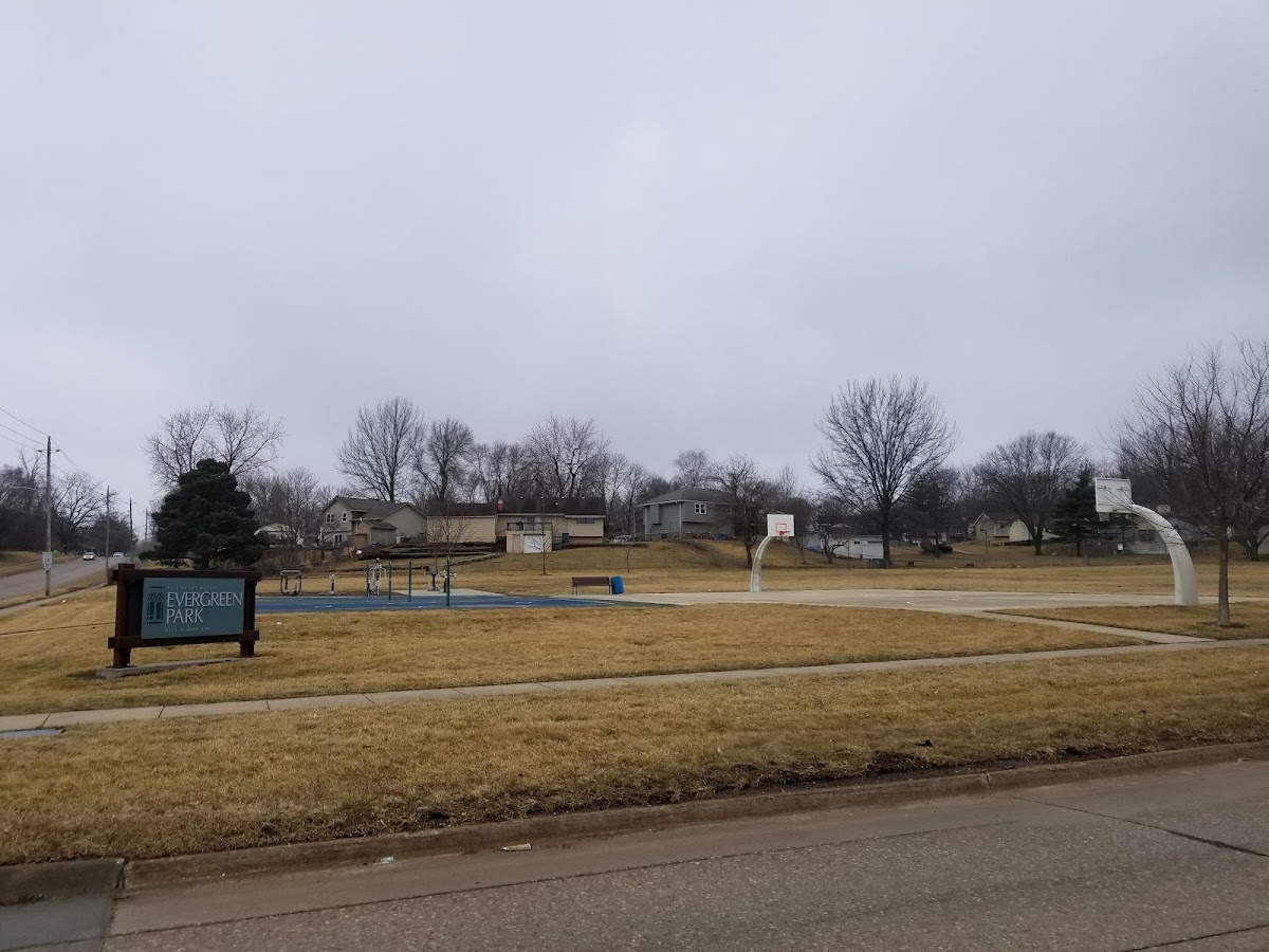 Evergreen Park - Exercise Equipment/Basketball Court - Photo 2