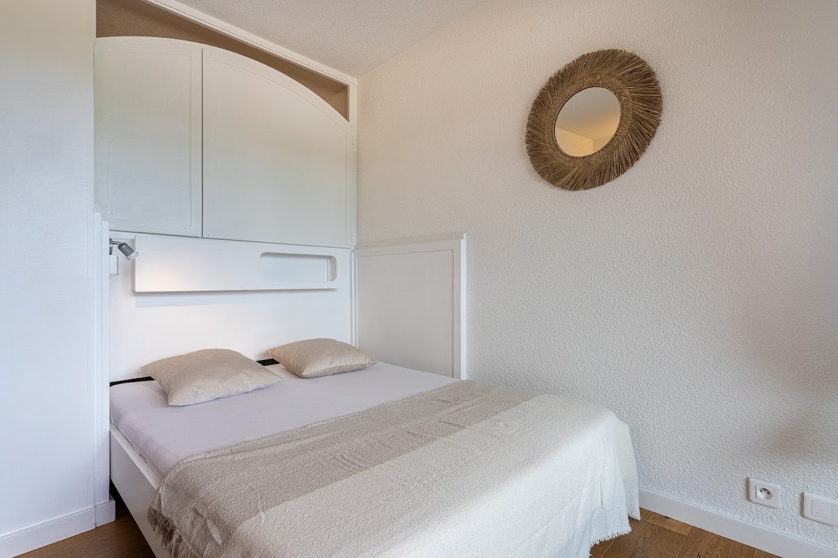 Experience Hyères on foot from this beautiful, central apartment. - Photo 2