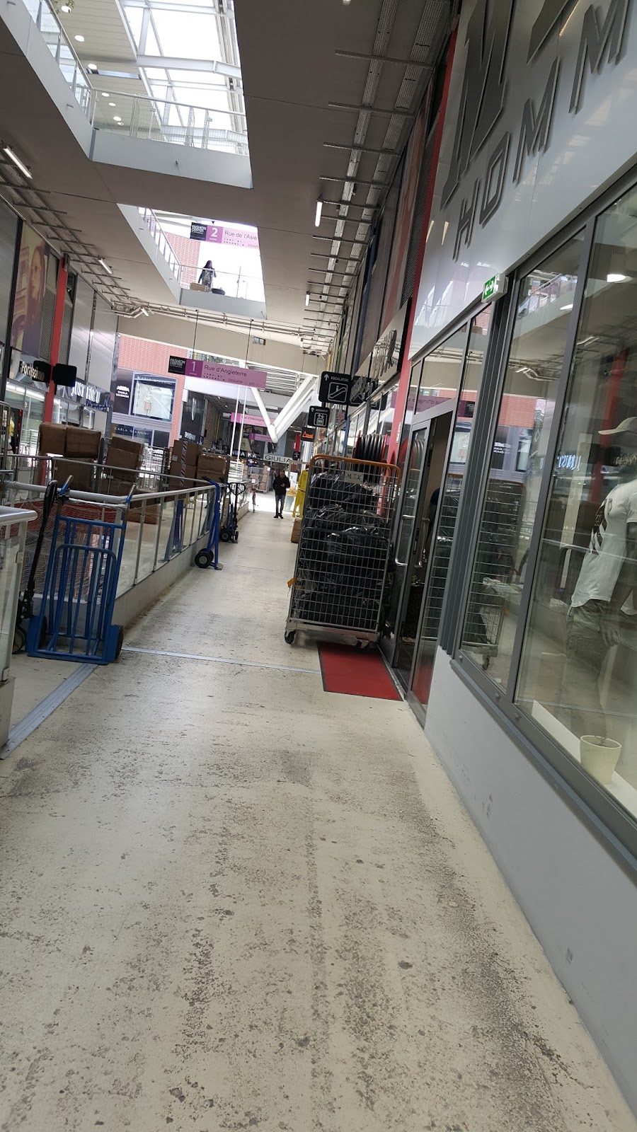 Fashion Center - Photo 3