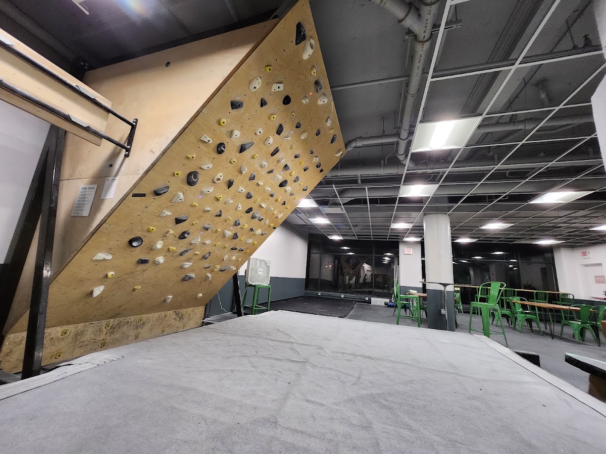 First Ascent Uptown - Photo 3