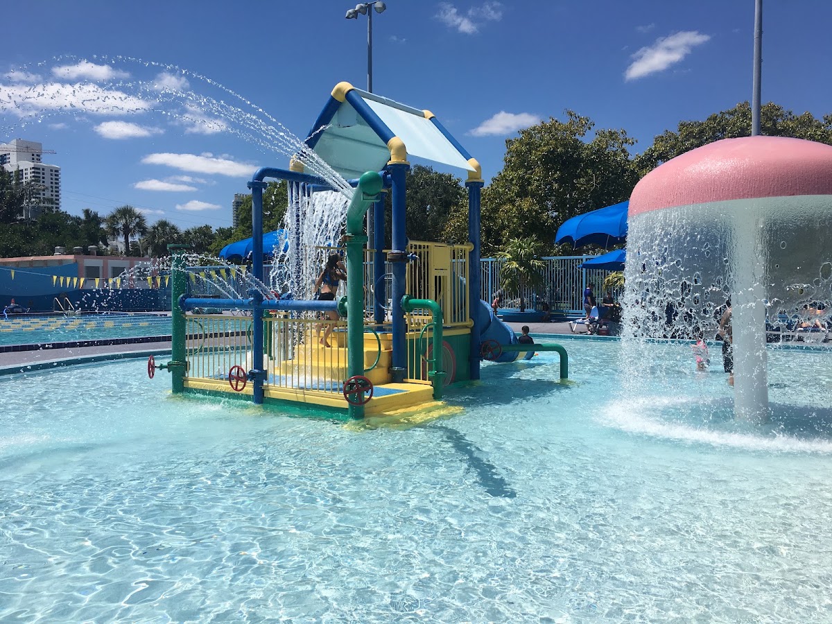 Flamingo Park - Photo 1