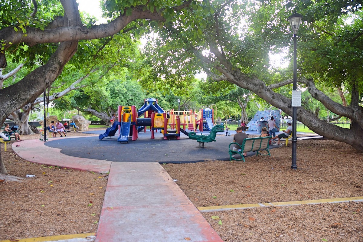 Flamingo Park Tennis Center - Photo 3