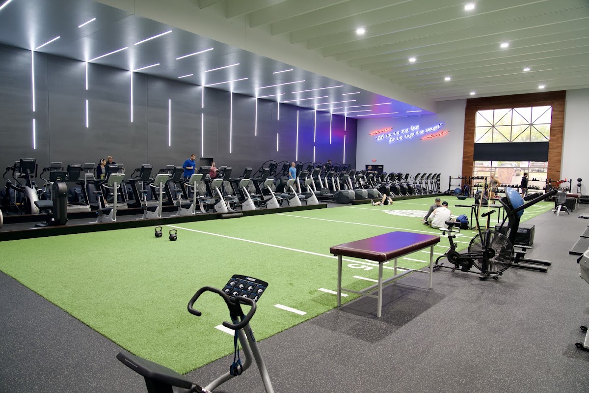 Genesis Health Clubs - 132nd & Center - Photo 3