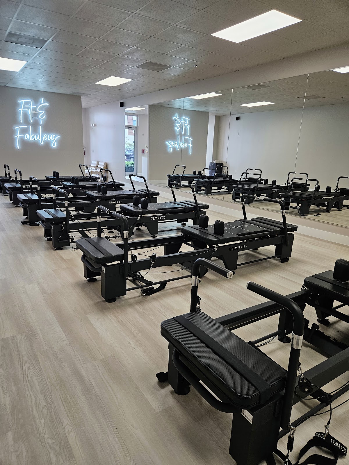 GLAMBOD PILATES - Photo 3