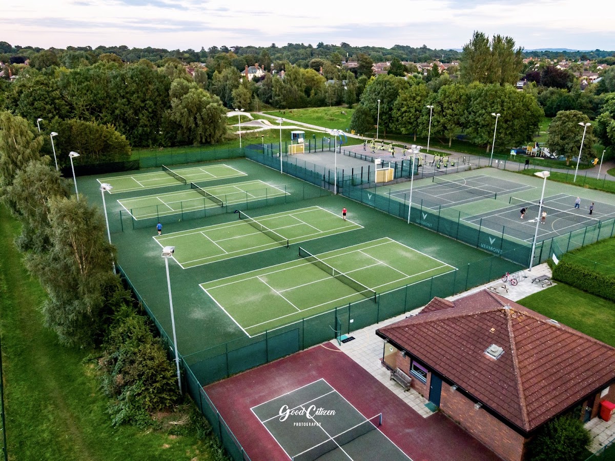 Glan Aber Tennis Club - Photo 2