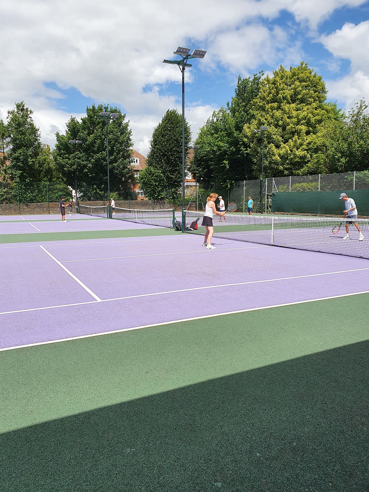 Grasshoppers Lawn Tennis Club - Photo 1