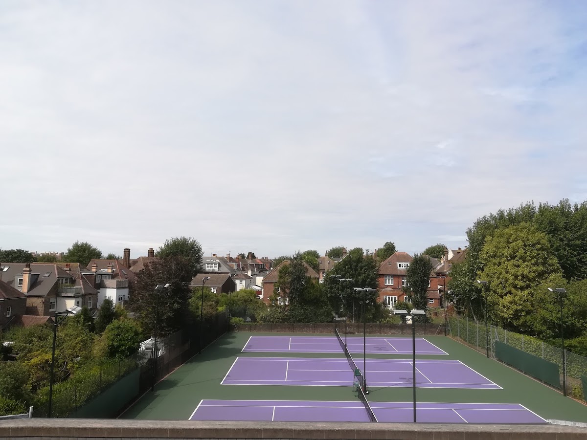 Grasshoppers Lawn Tennis Club - Photo 2