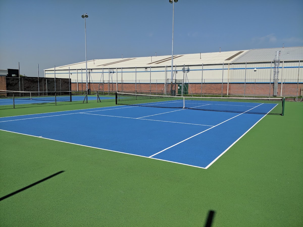 Graves Tennis and Leisure Centre - Photo 2