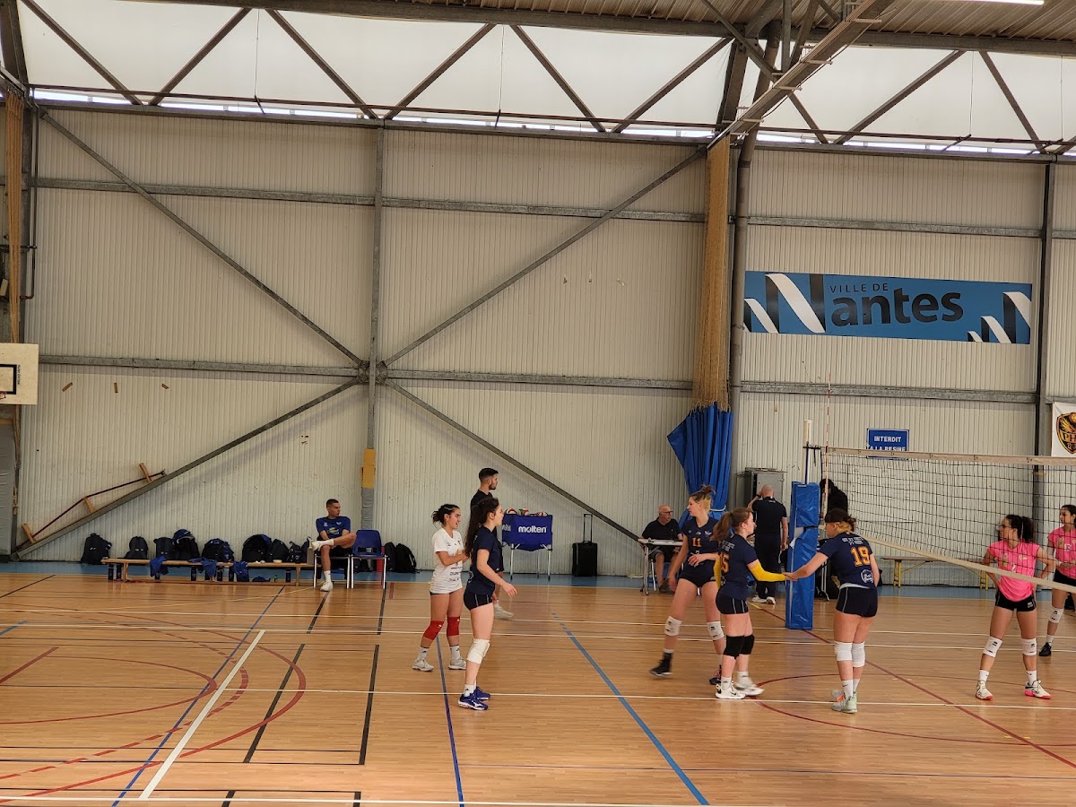 Gymnase Jean Jahan - Photo 1