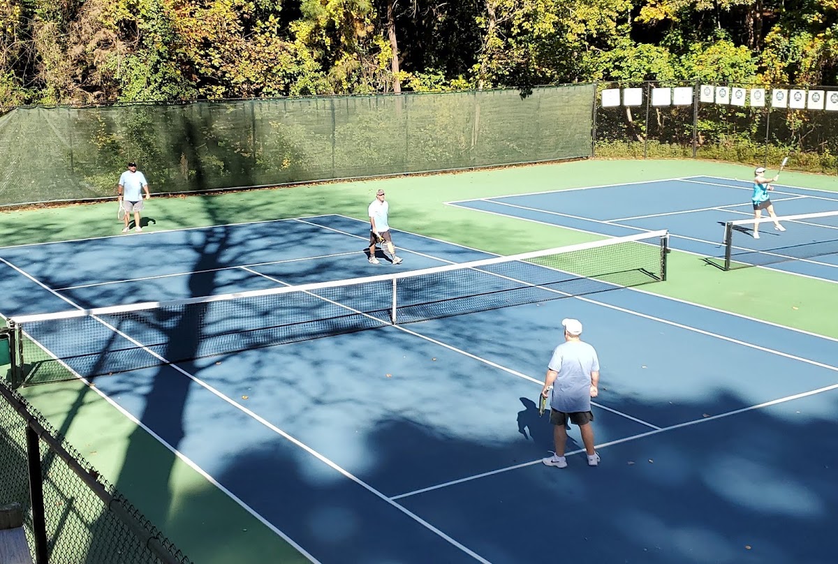 Hampton Hall Swim & Tennis Club - Photo 2