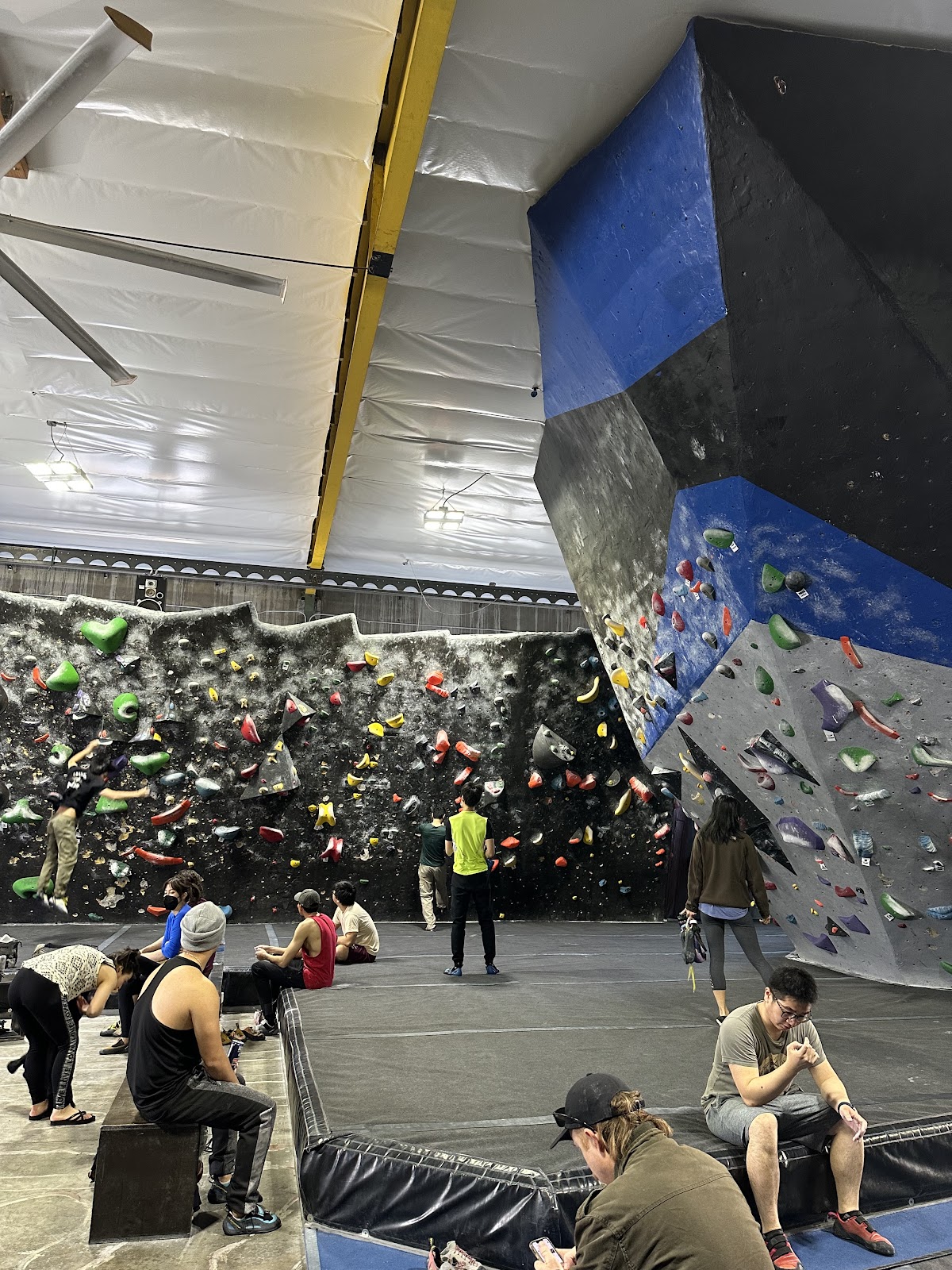 Hangar 18 Indoor Climbing Gym - Arcadia - Photo 2