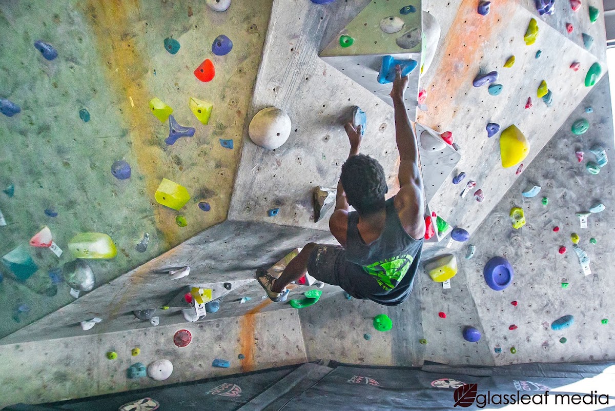Hangar 18 Indoor Climbing Gym - Long Beach - Photo 1