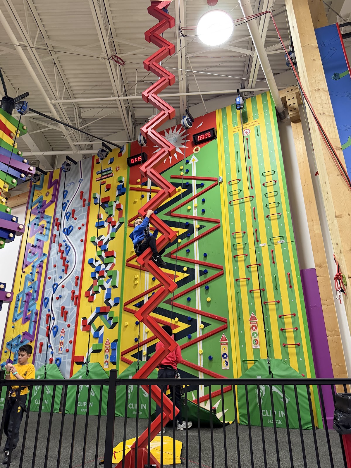 HAPIK Climbing Gym – East Rutherford (American Dream Mall) - Photo 2
