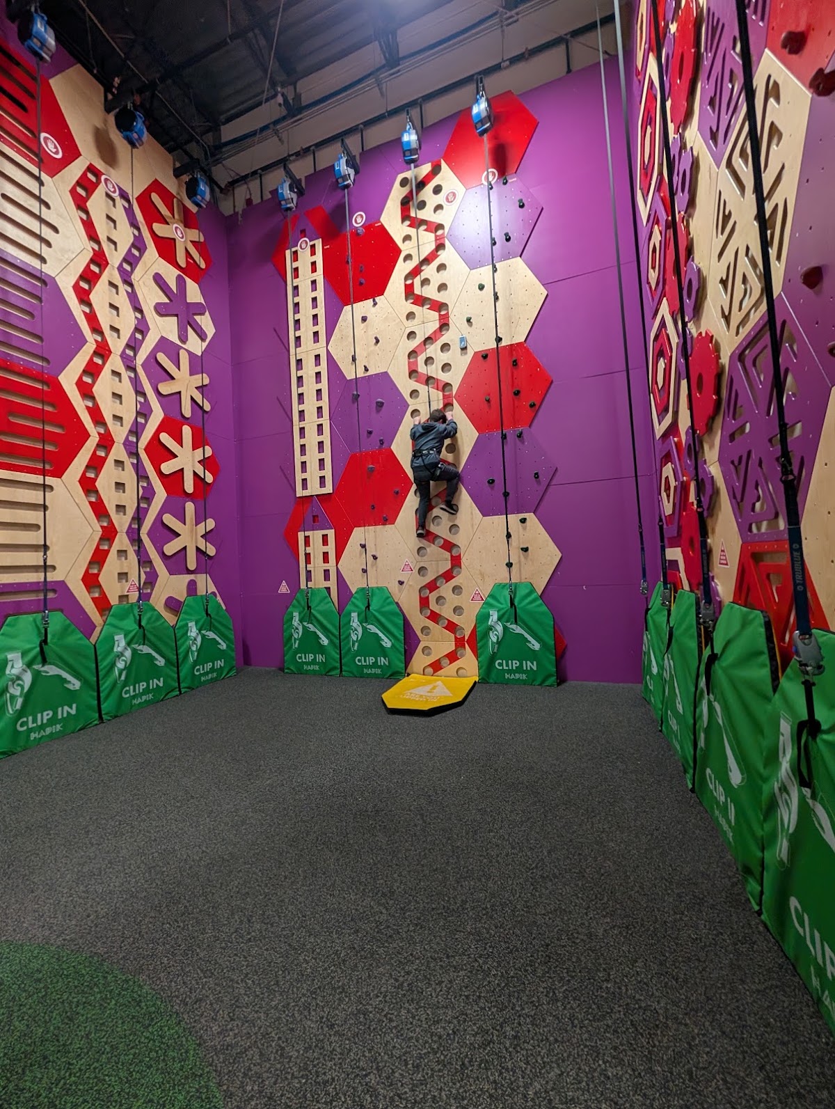 HAPIK Climbing Gym – East Rutherford (American Dream Mall) - Photo 3