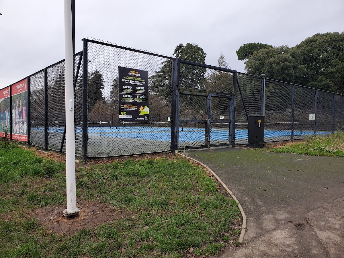 Heath Park Tennis Courts - Photo 2