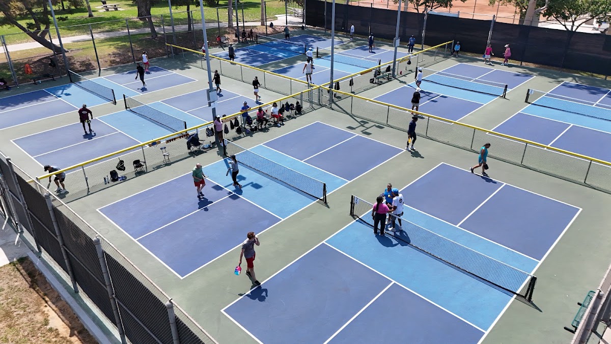 Hemingway Pickleball courts - Photo 2