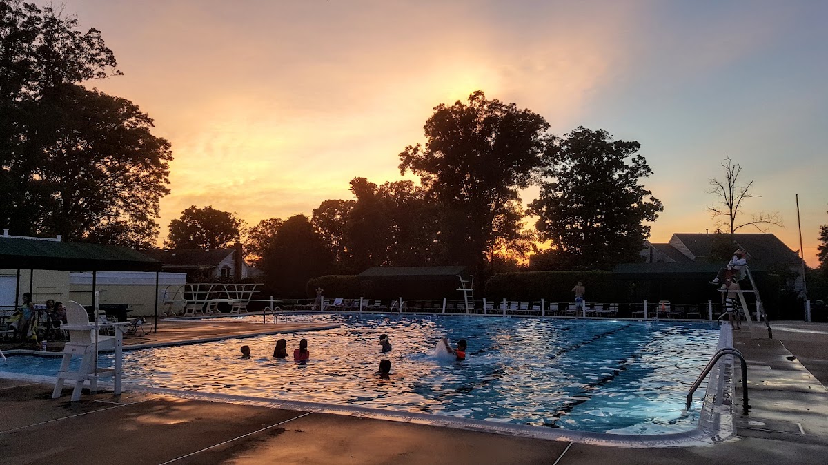 Highland Park Pool - Photo 1