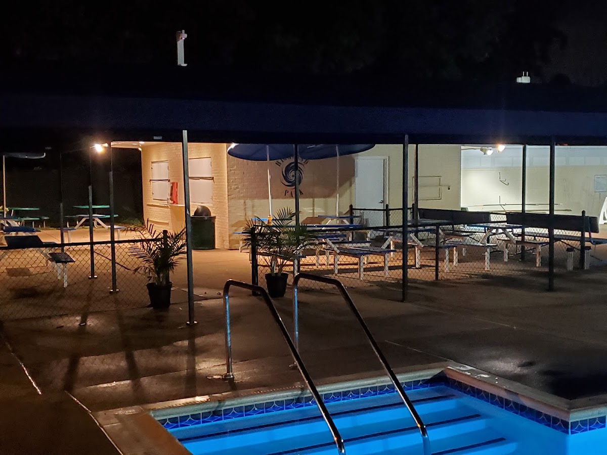 Highland Park Pool - Photo 3