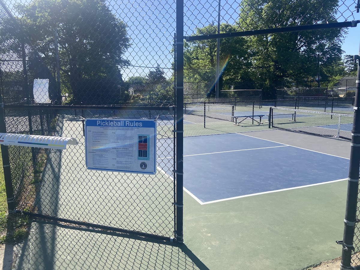 Hotchkiss Park Pickleball Courts - Photo 3