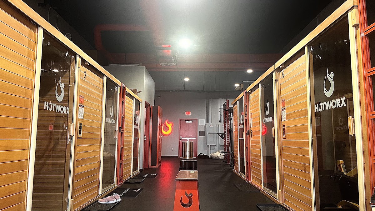 HOTWORX - Kansas City, MO - Metro Crossing - Photo 2