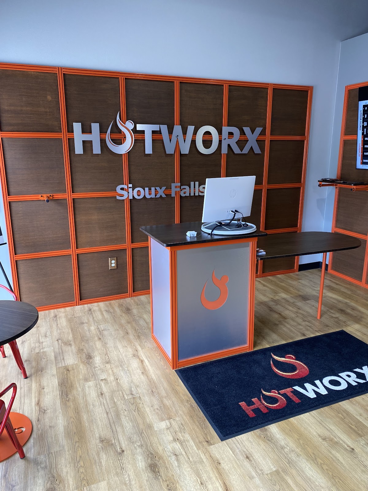 HOTWORX - Sioux Falls, SD - 69th & Cliff - Photo 3