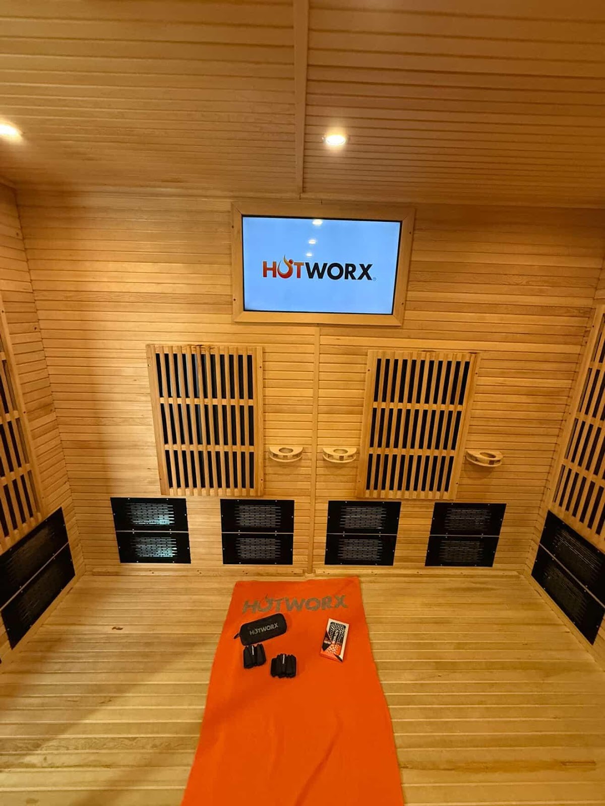 HOTWORX - Woodlands TX - Six Pines - Photo 3