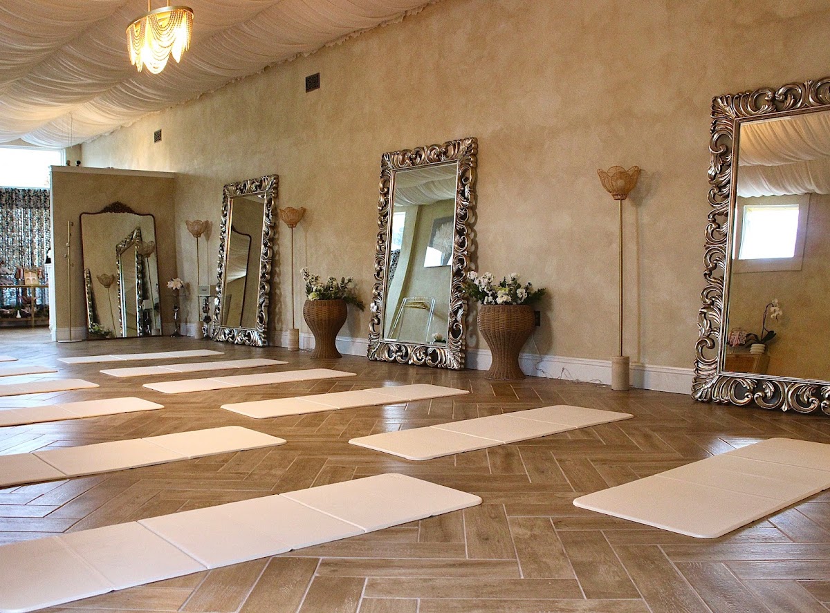 Hourglass Pilates - Photo 2