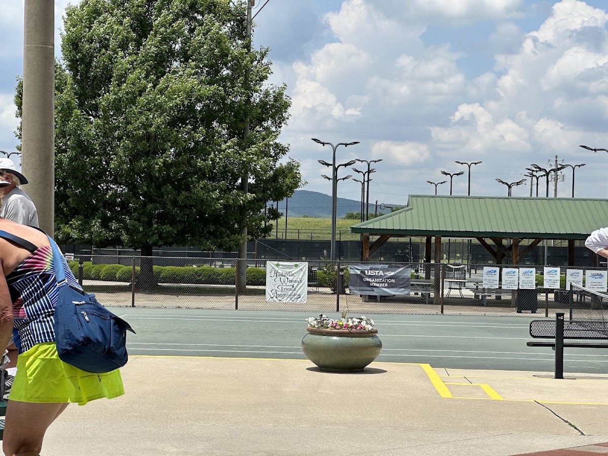 Huntsville Tennis Center - Photo 3